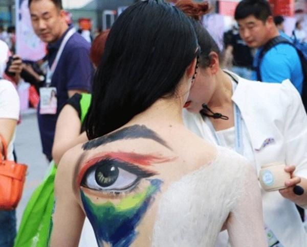 Cay đắng cuộc sống của gái trẻ làm mẫu vẽ sơn nghệ thuật-1