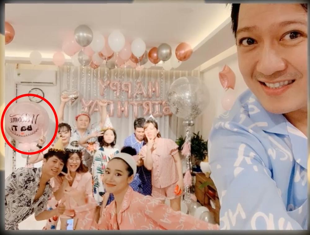 Chỉ từ sinh nhật Trường Giang, Nhã Phương vừa lộ thông tin con gái vừa thể hiện sở thích ăn mặc cực kỳ thú vị-3