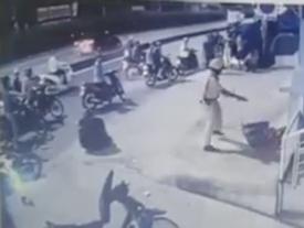 Đã xác định CSGT trong video chĩa súng, đánh người vi phạm giao thông Đã xác định CSGT trong video chĩa súng, đánh người vi phạm giao thông