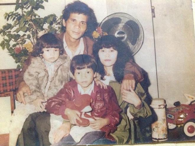 Khoe ảnh con gái gần 30 năm trước, mẹ Hồ Ngọc Hà tự hào khen: Từ nhỏ mặt cô ấy đã sáng rồi-3