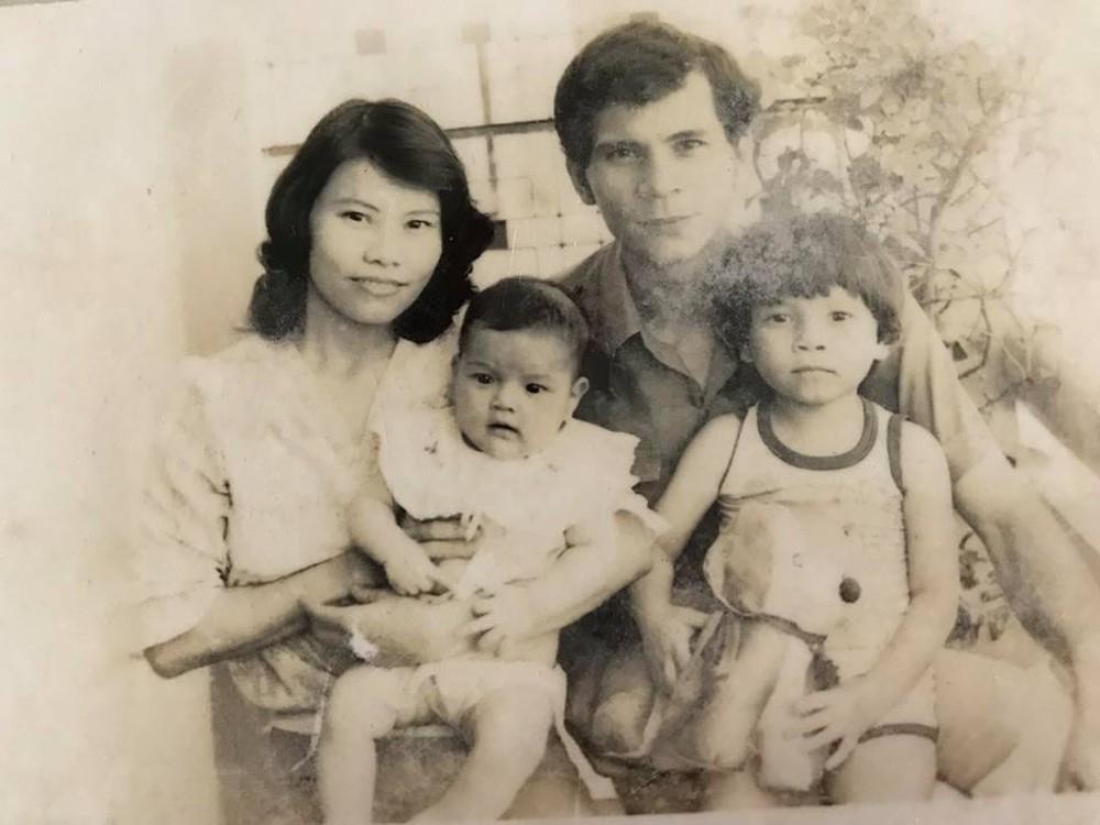 Khoe ảnh con gái gần 30 năm trước, mẹ Hồ Ngọc Hà tự hào khen: Từ nhỏ mặt cô ấy đã sáng rồi-6