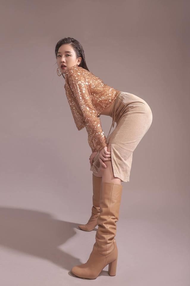 Những lần tạo dáng phản cảm khiến sao Việt bị chỉ trích-1