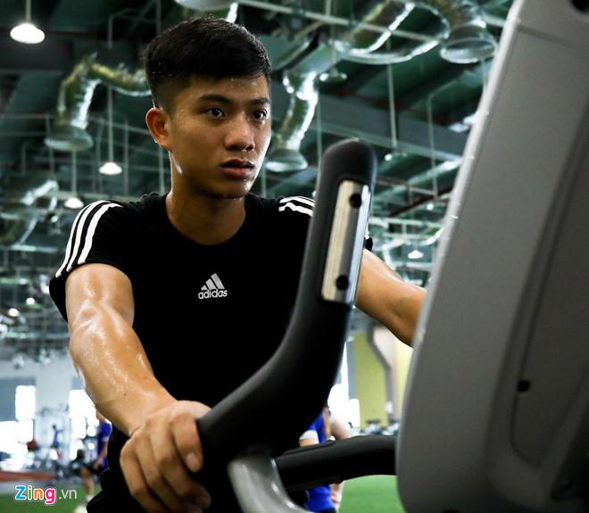 Phan Văn Đức khoe được bố Park đến thăm, đồng đội thi nhau ghen tị-3