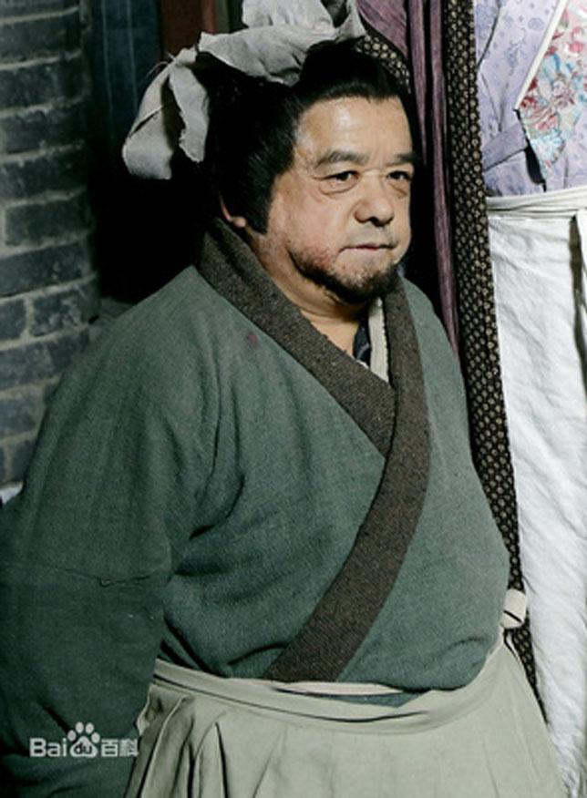 Diễn viên lùn nhất Trung Quốc: Chỉ cao 1m2 nhưng đào hoa, lấy tới 4 vợ trẻ đẹp-1