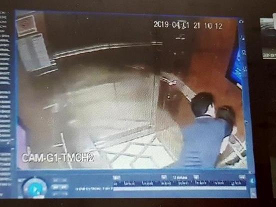 Video: Hơn 20 côn đồ hung hãn vung dao chém nhóm người đang ngồi nhậu-1