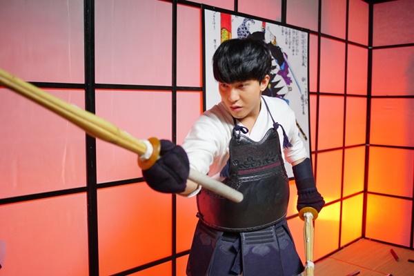 Quay lại với điện ảnh sau tai nạn phải thẩm mỹ, Harry Lu trở thành cao thủ kiếm đạo Nhật Bản-2