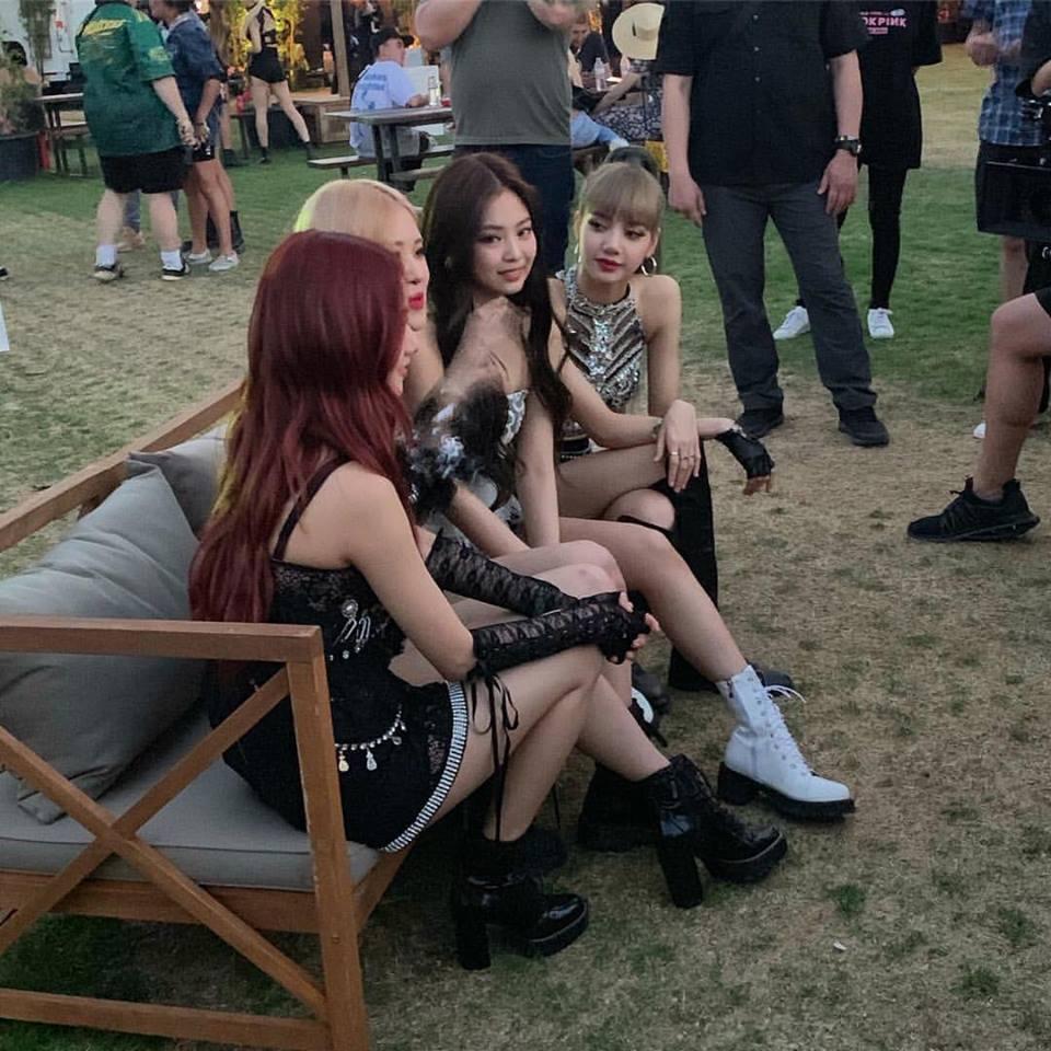 BlackPink phiên bản tự nhiên: Bạn đã từng thấy hình ảnh tự nhiên của BlackPink chưa? Chắc chắn rằng bạn sẽ bị cuốn hút và yêu thích họ hơn nữa khi xem những bức ảnh tuyệt đẹp của những cô gái này. Hãy đón xem ngay hôm nay!