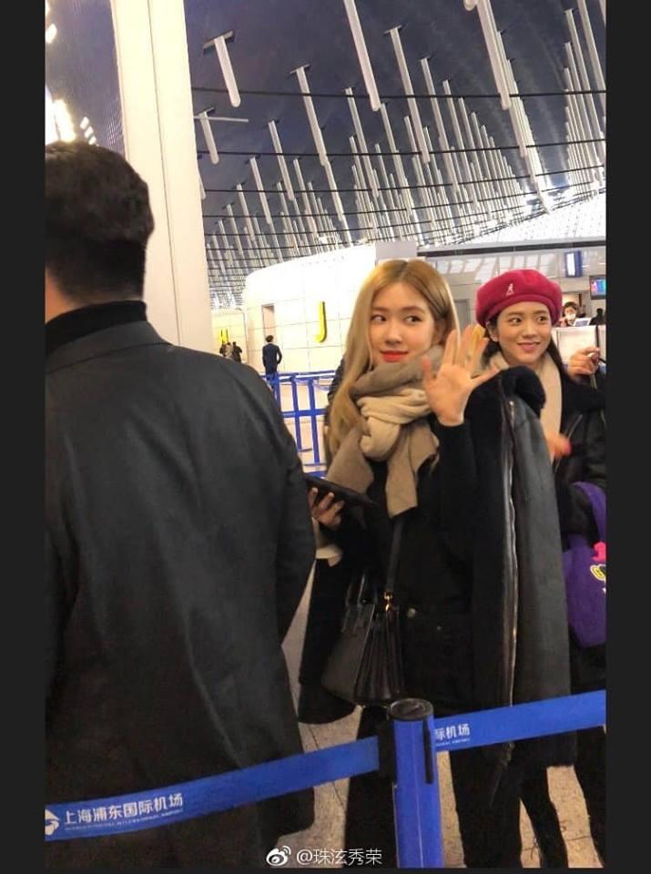 Loạt ảnh đời thường không photoshop của Black Pink: Không chỉ gương mặt mà body cũng đẹp cực phẩm-15