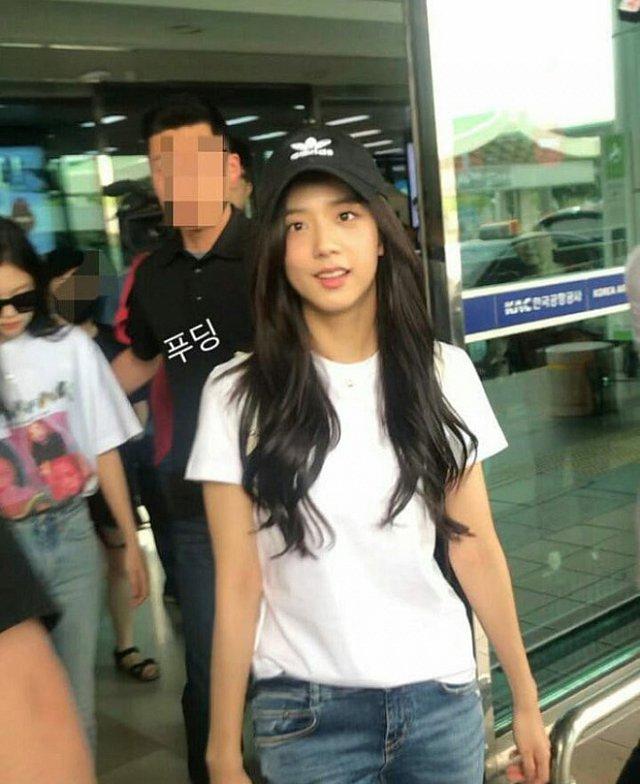 Loạt ảnh đời thường không photoshop của Black Pink: Không chỉ gương mặt mà body cũng đẹp cực phẩm-18