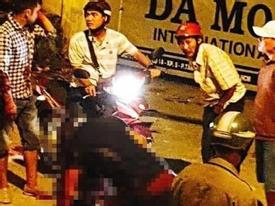 Sau ẩu đả, người đàn ông bị đâm gục chết trên xe máy Sau ẩu đả, người đàn ông bị đâm gục chết trên xe máy