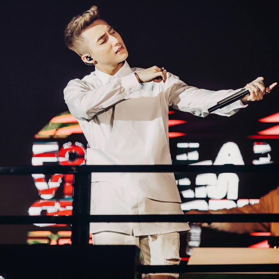 Chỉ 5 giây ngắn ngủi, hành động của Sơn Tùng MTP khiến anti-fan cũng xin gia nhập Skyteam ngay và luôn-1