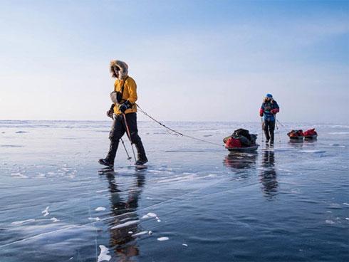 Thác nước chảy giữa lòng thành phố trong trận động đất ở Philippines-1