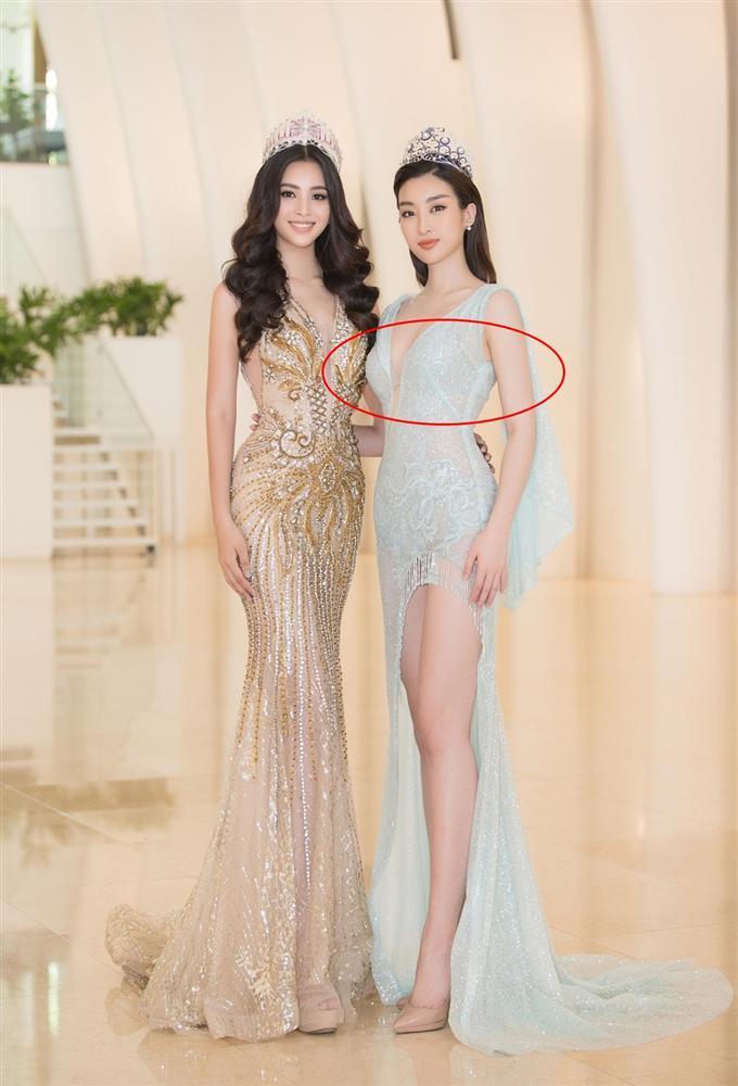 Hoa hậu Đỗ Mỹ Linh liên tiếp để lộ nội y kém duyên khi mặc trang phục xuyên thấu, xẻ bạo-3