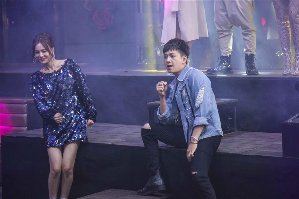 Giọng ca vỡ loa Ninh Dương Lan Ngọc phá nát bản hit đình đám một thời của Ưng Hoàng Phúc - HAT-4