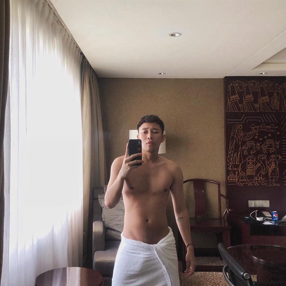 Loạt mỹ nam và sở thích khoe da thịt còn táo bạo, phản cảm hơn cả phái đẹp-13