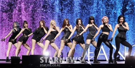 Twice lộ quần bảo vệ, sexy hết cỡ trong họp báo-1