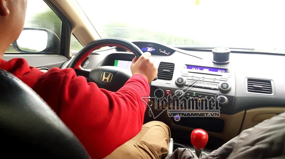 Chồng ốm, nữ giáo viên vụng trộm với tài xế taxi trong nhà nghỉ-1