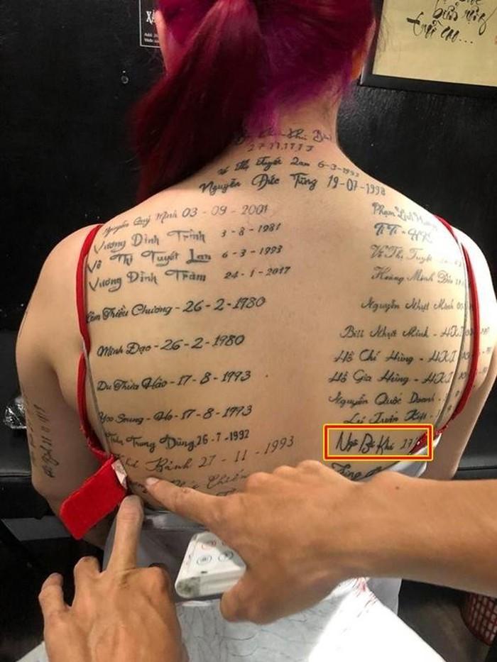 Xăm tên Khá Bảnh và hàng loạt ca sĩ lên lưng, cô gái bị chê giống bia tưởng niệm-2