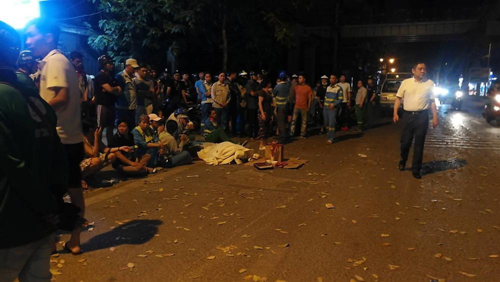 Tai nạn kinh hoàng: Xe điên đâm loạn xạ trong đêm, 1 công nhân môi trường tử vong, người bị thương nằm la liệt-4