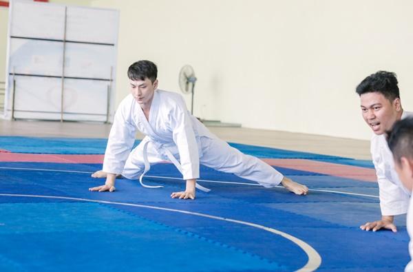 Isaac và Kiều Minh Tuấn trở thành hai anh em khắc khẩu trong phim mới-4