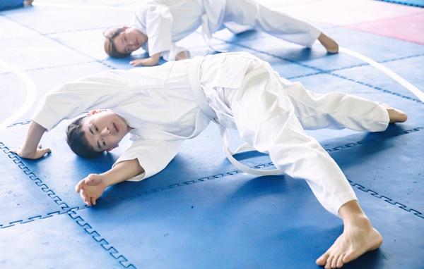 Isaac và Kiều Minh Tuấn trở thành hai anh em khắc khẩu trong phim mới-5