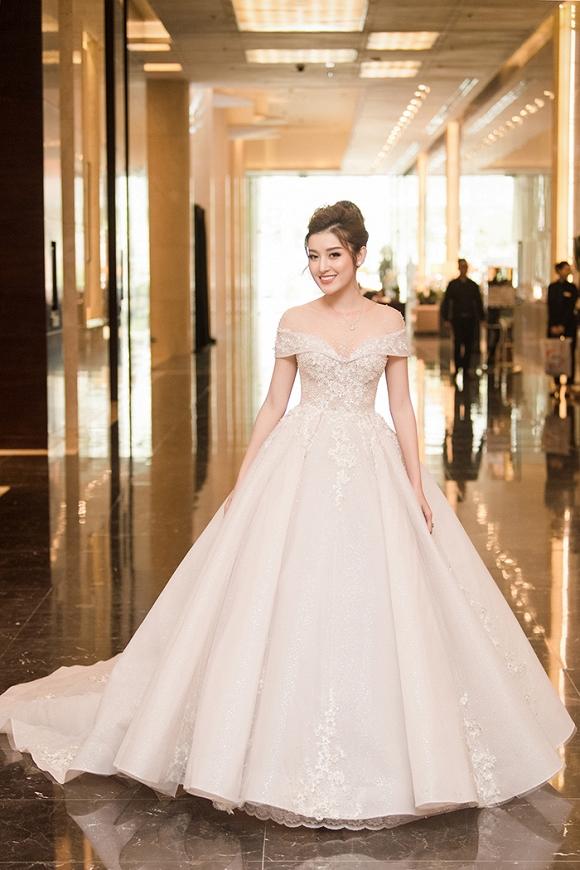 Ngọc Trinh liên tục biến hóa 3 bộ cánh ấn tượng chiếm trọn spotlight thảm đỏ tuần qua-8