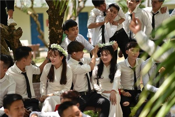 Sự thật chẳng ai ngờ đằng sau bộ ảnh kỷ yếu lộng lẫy đang bị dân mạng chỉ trích kịch liệt-8