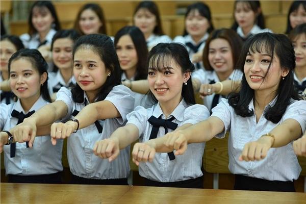 Sự thật chẳng ai ngờ đằng sau bộ ảnh kỷ yếu lộng lẫy đang bị dân mạng chỉ trích kịch liệt-10