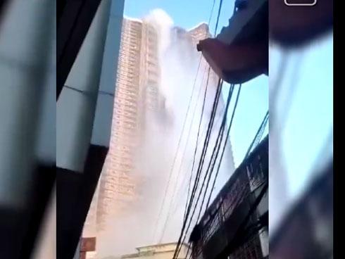 Thác nước chảy giữa lòng thành phố trong trận động đất ở Philippines