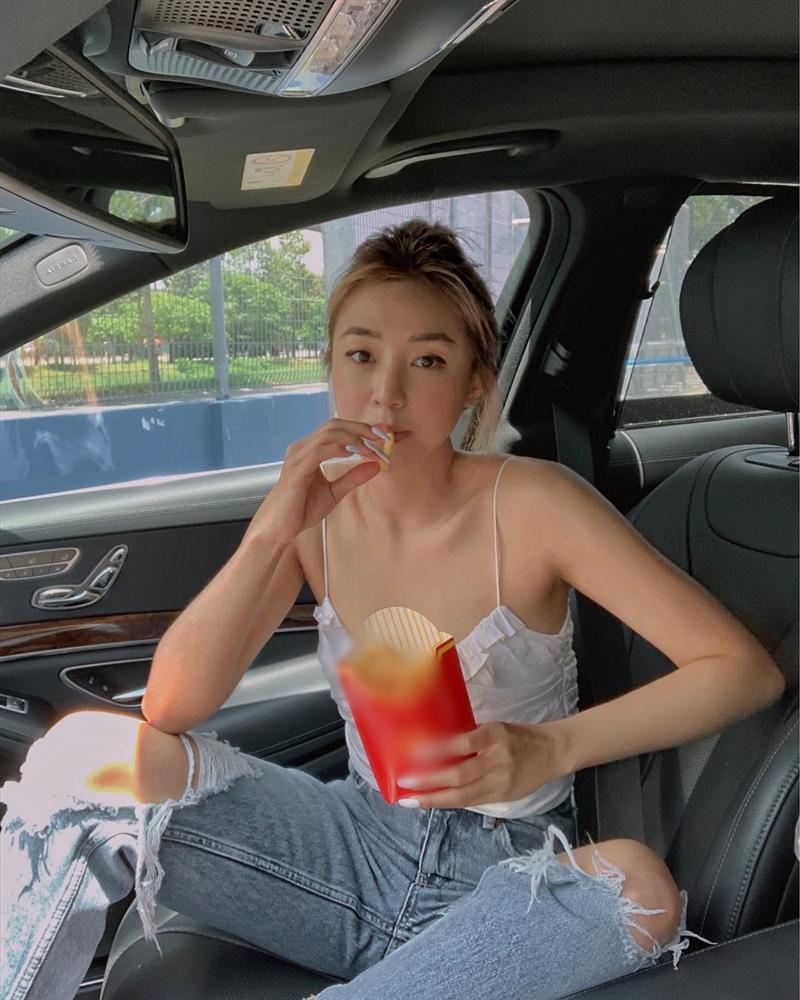 Châu Bùi trốn nóng ở Seoul - Chi Pu tăng nhiệt sàn diễn đường phố với đầm sequin lấp lánh-5