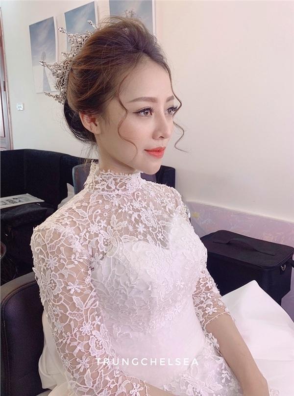 Ông bố xúc động khóc hết nước mắt tiễn con gái rượu lấy chồng cách nhà 3km-2