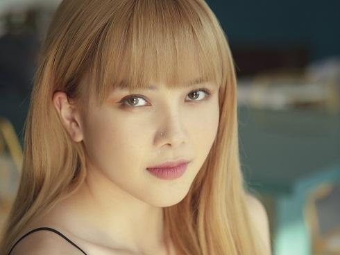 Thiều Bảo Trâm mặc gợi cảm nhún nhảy theo loạt hit Kpop-1