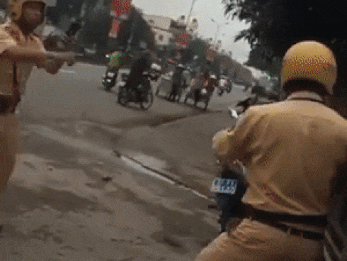 Clip hot: 2 thiếu nữ giúp CSGT truy đuổi xe vi phạm như phim hành động Mỹ-3