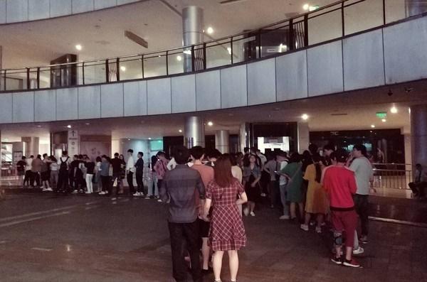 Khách xếp hàng dài ở Trung Quốc để xem chiếu sớm Avengers: Endgame, suất phim bắt đầu lúc 0h vẫn đông kín-8