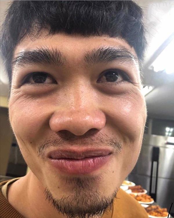 Nhìn Công Phượng râu tóc lởm chởm, fan thương xót chỉ muốn ship ngay dao cạo râu sang Hàn-1