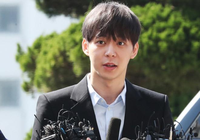 Hoàng tử gác mái Park Yoochun rút khỏi làng giải trí sau xác nhận dương tính với ma túy-1