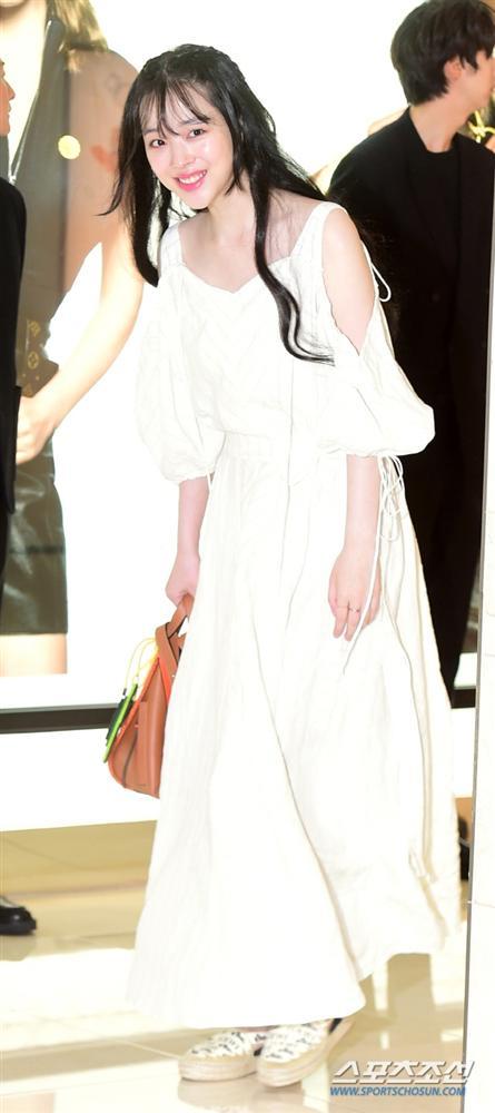 Ảnh chụp vội từ người qua đường cũng không dìm nổi nhan sắc hoàn hảo của công chúa thị phi Sulli-12