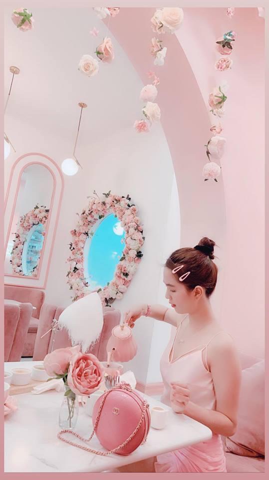 Chia sẻ đang ngời ngời hạnh phúc, Ngọc Trinh lại để lộ chi tiết khiến dân mạng nghi ngờ tình đã vỡ-2