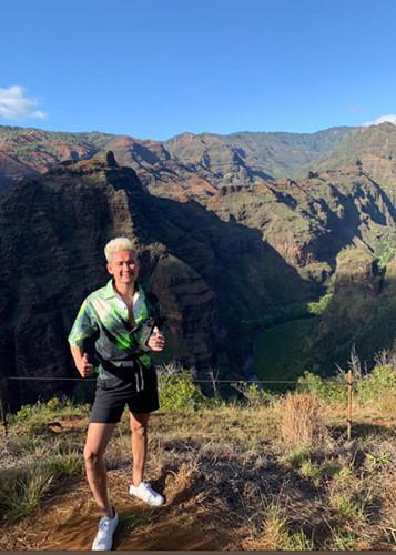 Trong khi Kỳ Duyên đang dính như sam Minh Triệu, tình cũ thiếu gia của hoa hậu sống như thế nào?-11