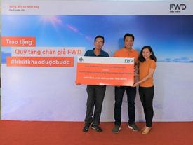 Bảo hiểm FWD trao Quỹ tặng chân giả cho người khuyết tật Bảo hiểm FWD trao Quỹ tặng chân giả cho người khuyết tật