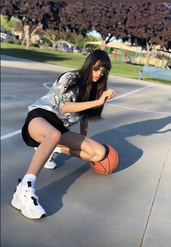 Không còn chút nào gương mặt hoa hậu quốc dân, Phạm Hương biến thành swag girl quá lạ lẫm-3