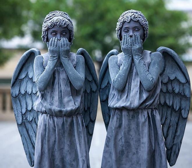 Cặp song sinh 11 tuổi nổi tiếng với khả năng cosplay y như thật-2