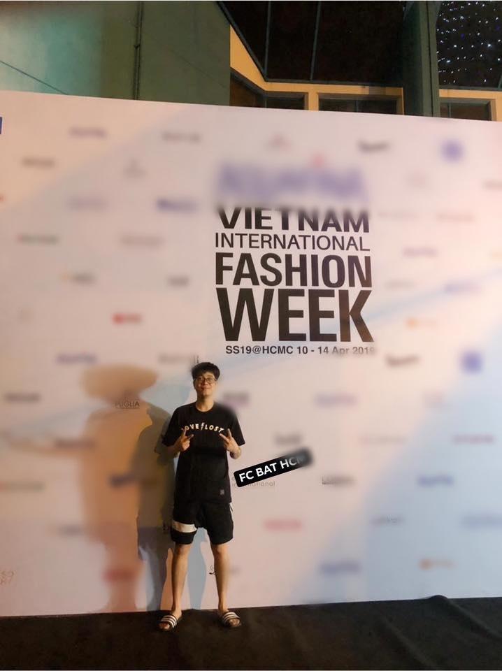 Giản dị như Bùi Anh Tuấn: Chỉ một đôi dép lê, trên áo phông - dưới quần đùi mà tung tăng đi khắp thế giới-1