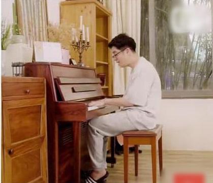 Giản dị như Bùi Anh Tuấn: Chỉ một đôi dép lê, trên áo phông - dưới quần đùi mà tung tăng đi khắp thế giới-3