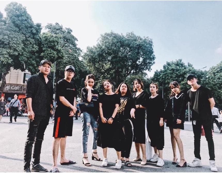 Giản dị như Bùi Anh Tuấn: Chỉ một đôi dép lê, trên áo phông - dưới quần đùi mà tung tăng đi khắp thế giới-8