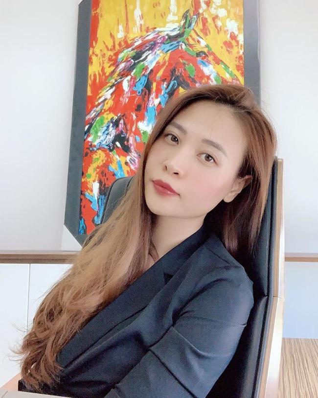 Đàm Thu Trang quá phũ với chồng khi Cường Đô La khen vợ yêu xinh quá-1