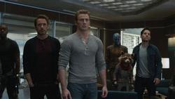 'Avengers: Endgame' dài tới 3 tiếng, nên đi vệ sinh lúc nào?