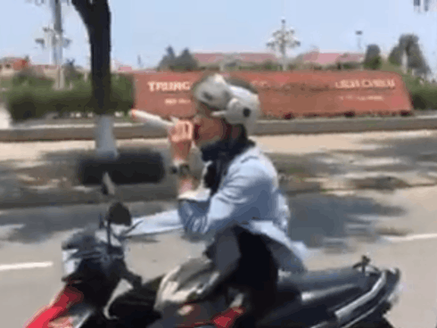 Clip sốc: Ô tô lao như tên bắn, ủi bay rạp cưới, dân mạng đoán chắc tại người yêu đi lấy chồng-1