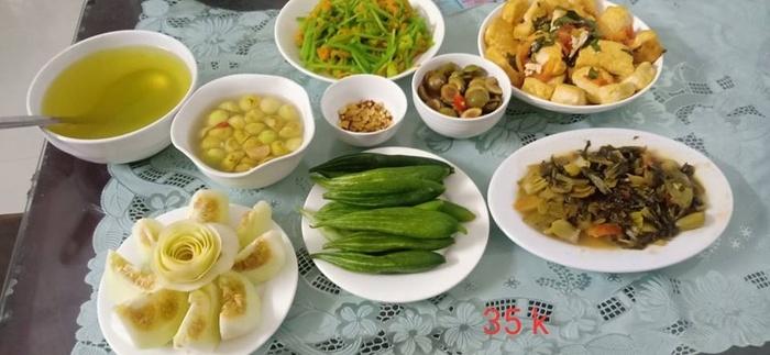 Nắng nóng thế này ăn gì cũng ngấy, chị em thích mê 3 mâm cơm chưa đến 50.000 đồng vừa ngon lại giải nhiệt-1