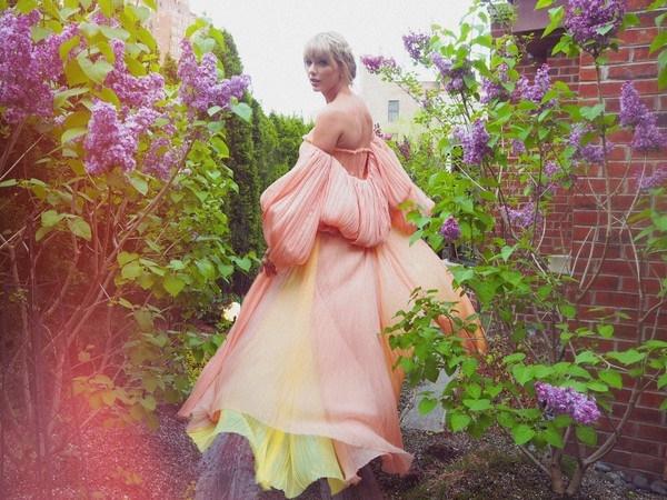 Chẳng phải đợi đến 26/4, Taylor Swift thời Speaknow hiện diện: Đĩa nhạc đồng quê kế tiếp quá gần?-1